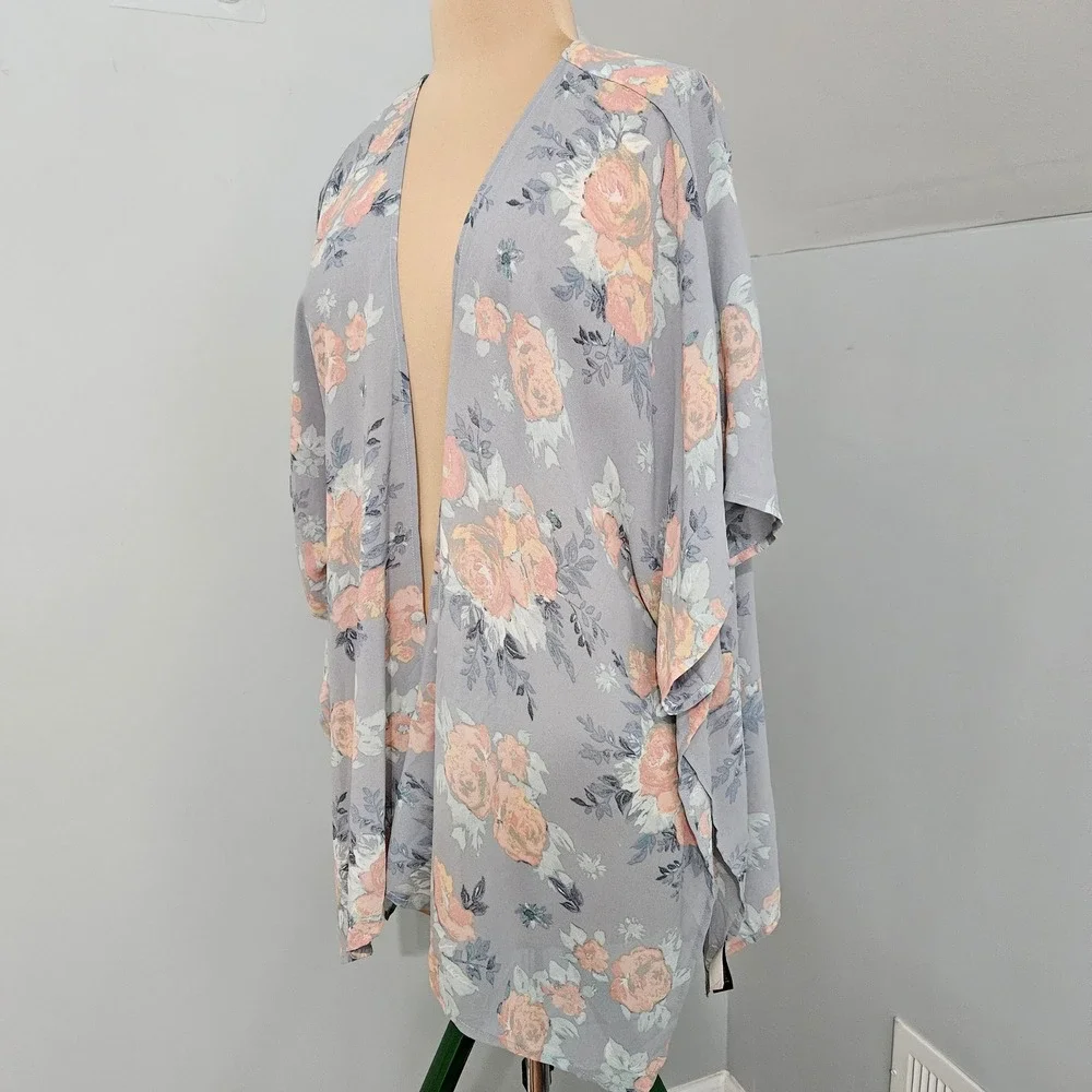 Torrid Womens Grey Floral‎ Chiffon Kimono Cardigan Open Front Wrap Size 1X/2X